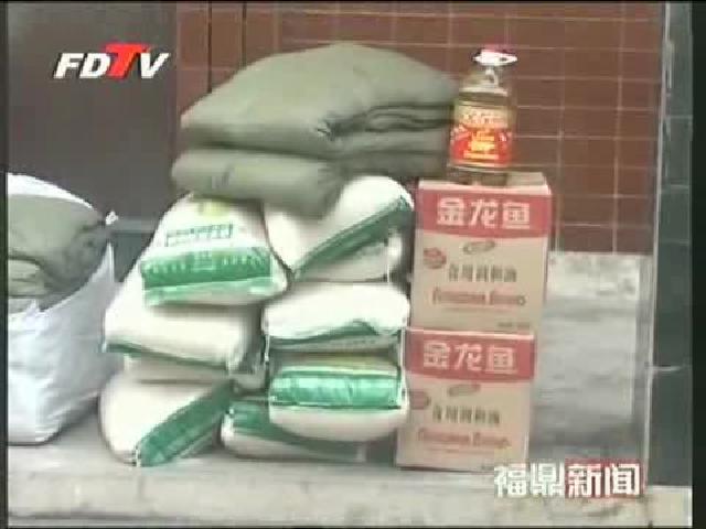 白琳：向“8.25”火災受災群眾發放救災物資