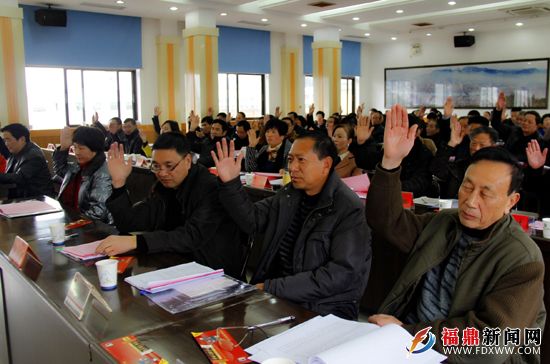 會(huì)員代表舉手表決，審議通過議案。.JPG