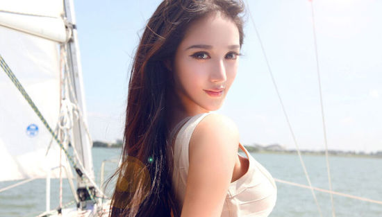 理工校花酷似李嘉欣范冰冰 妖艷若“妲己”