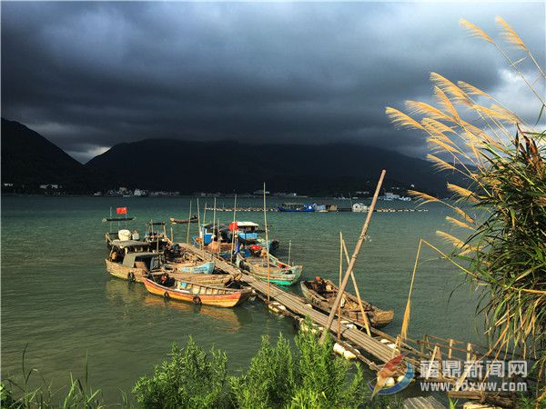 遠(yuǎn)處船舶帆影.jpg