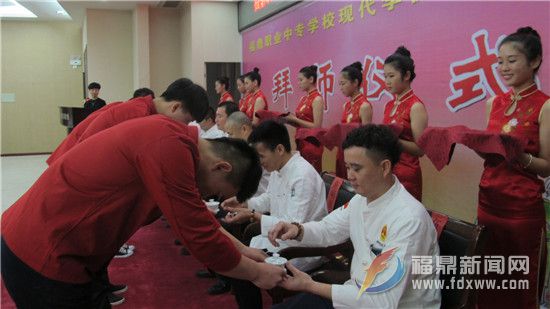 徒弟向師傅敬茶2.jpg