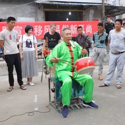 高手在民間！宣傳移風(fēng)易俗，一個人的樂隊也很精彩！