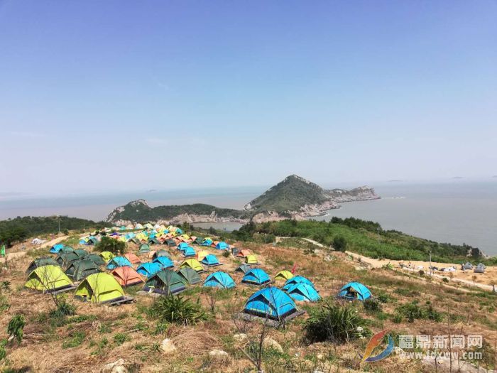 崳山島旅游持續升溫，“康妮”來降溫