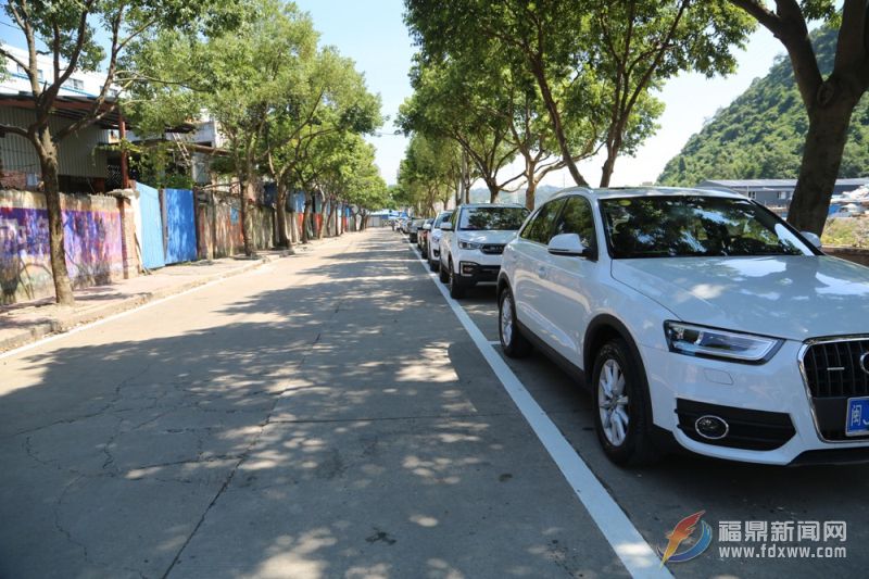 市交警大隊(duì)在星火路新增100個停車位