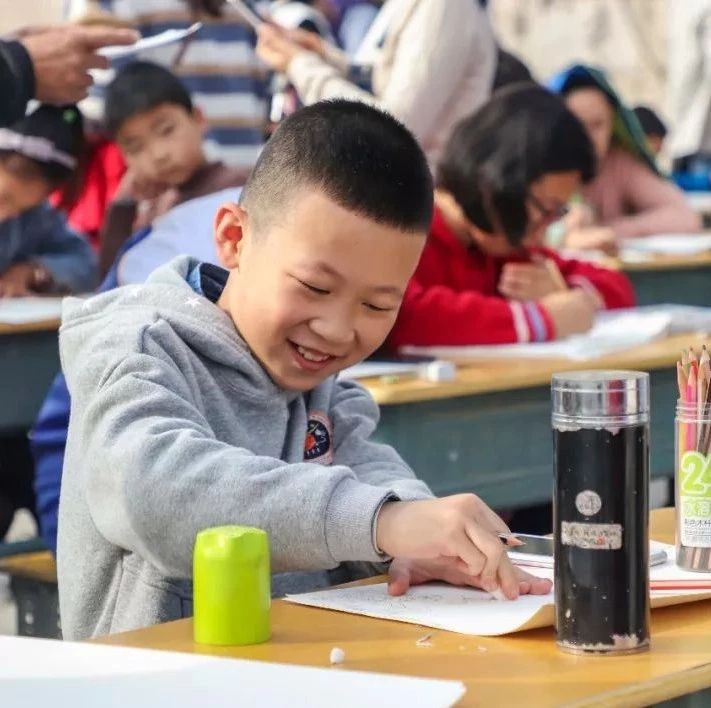 孩子們畫的“移風(fēng)易俗”宣傳海報(bào)，超萌超可愛！