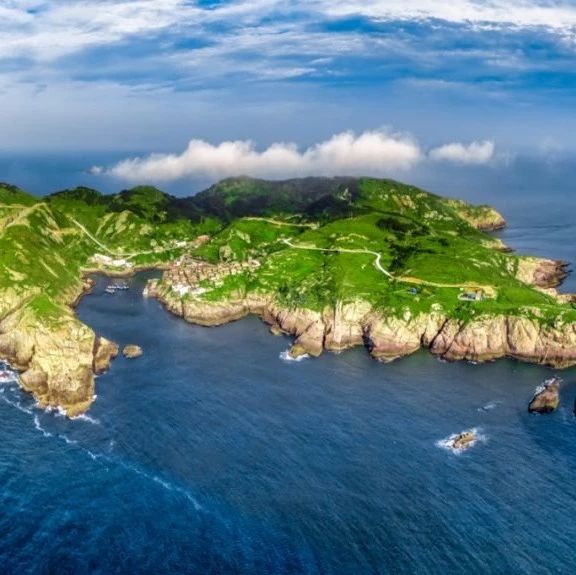 含著微笑，看著海洋！ 神秘的海島，不一樣的浪漫~