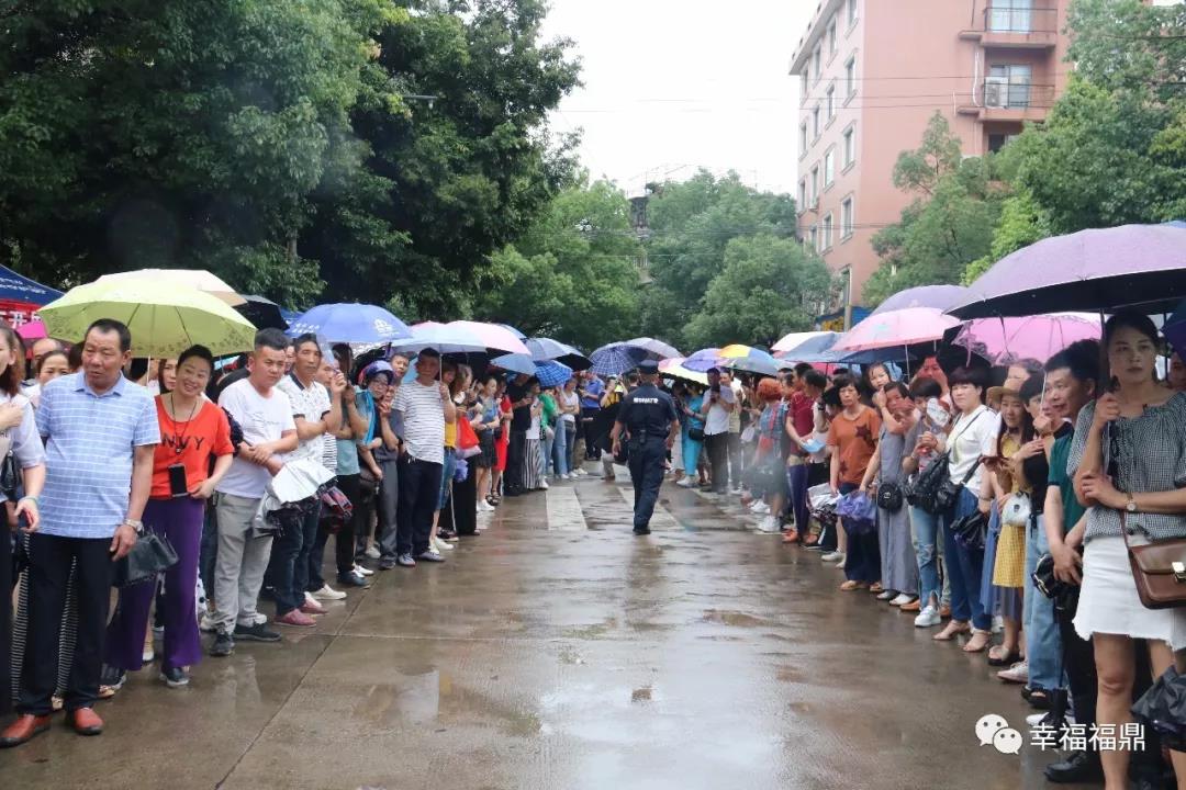 直擊高考第一天，祝福鼎考生逢考必“粽”！