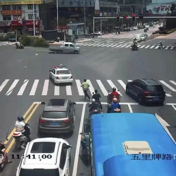 爭分奪秒！福鼎交警開道護送初生嬰兒緊急就醫