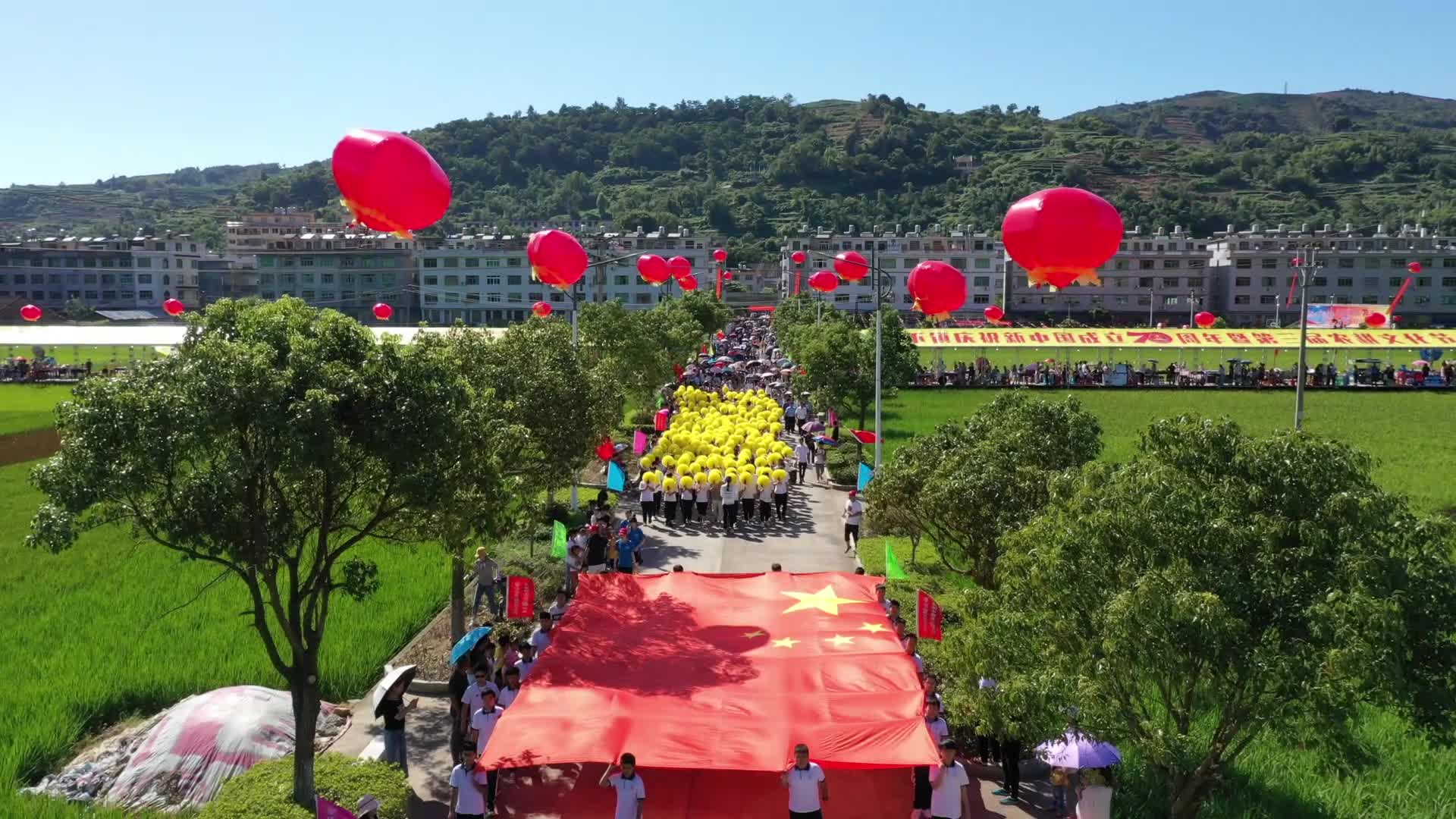 視頻！店下鎮(zhèn)用“快閃”表白祖國！