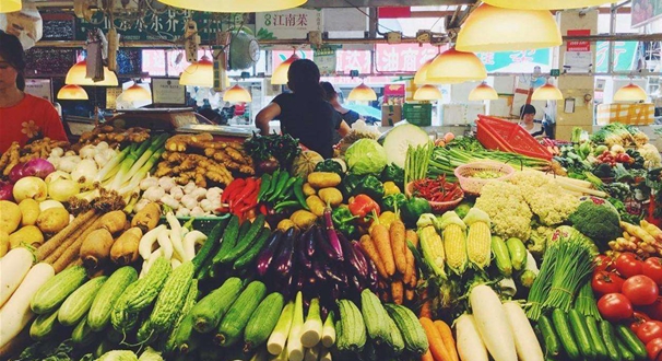 "菜籃子"價(jià)格追蹤：豬肉價(jià)穩(wěn)了 蔬菜水果都降了