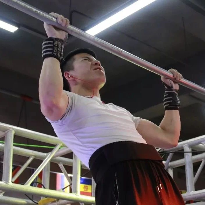 引體向上、平板支撐你能堅持多久？這場公開賽去了嗎？