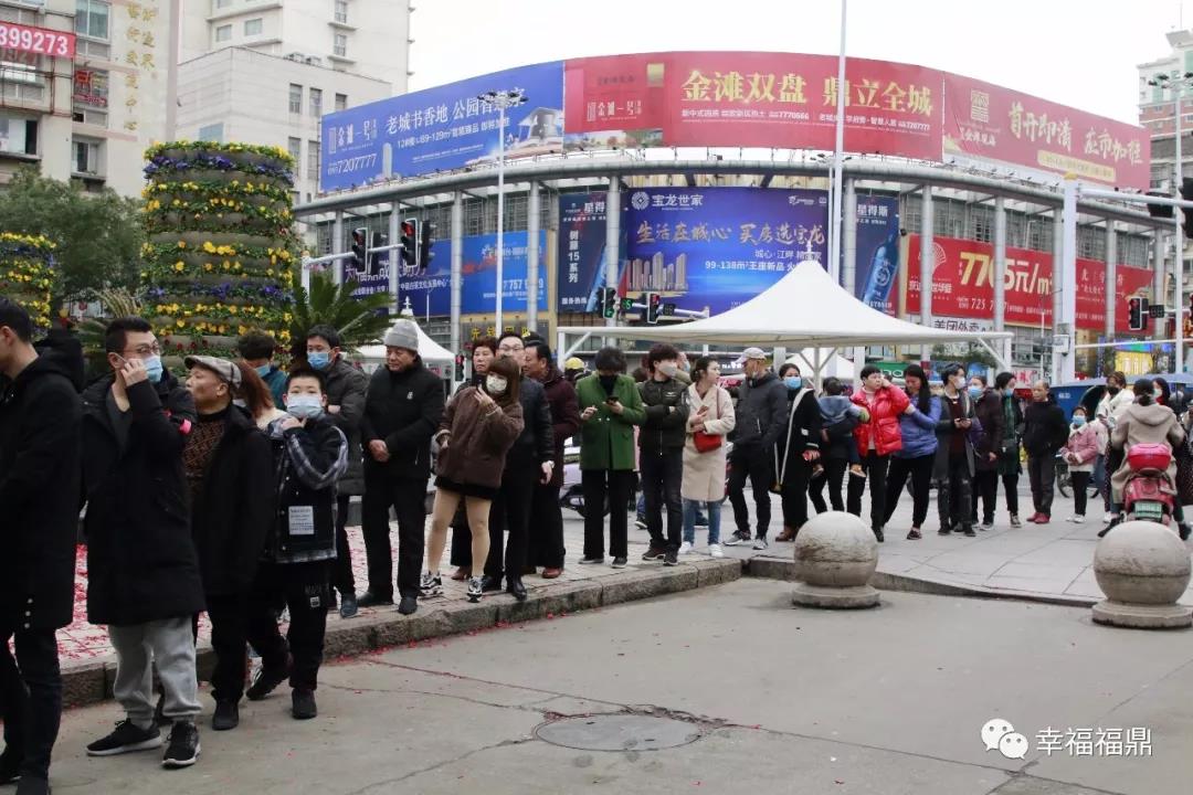 ?暖！福鼎一愛心藥店向市民免費發放一萬只口罩