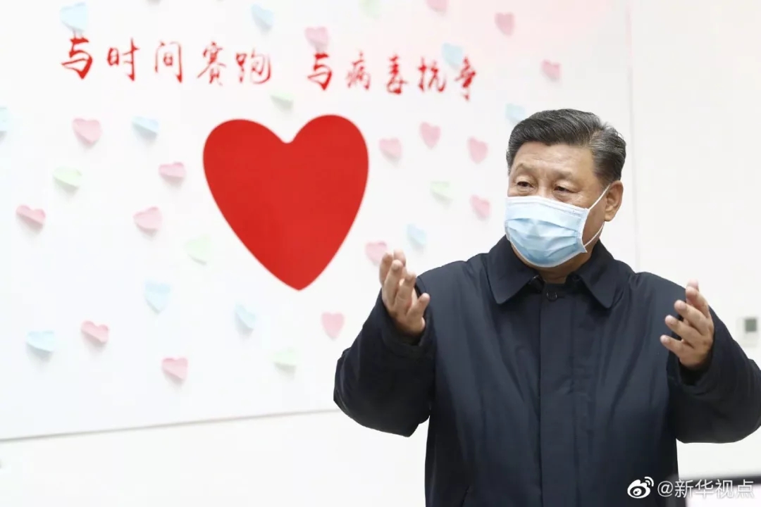 “非常時(shí)期就不握手了”習(xí)近平戴口罩、測體溫，鼓勵(lì)居民“一定要有信心”！