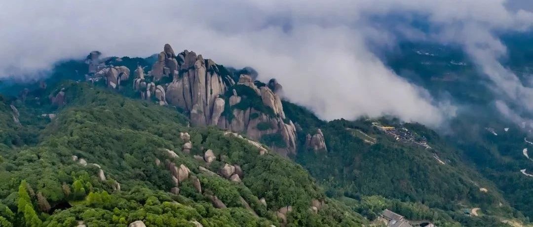 山里的云里霧里雨里，藏著不似人間的風景