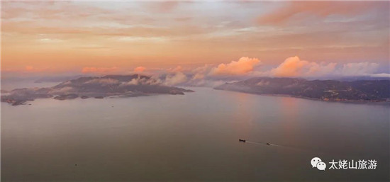 海中有島，島上有湖，湖邊有草……崳山島就是這樣一個美得不要不要的地方