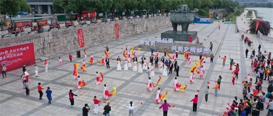 剛剛，桐山溪畔“燃爆”了！