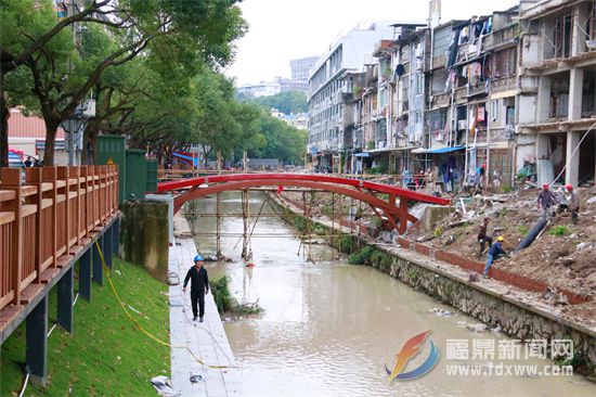 桐山休閑美食文化街區項目跨河廊橋形態初現