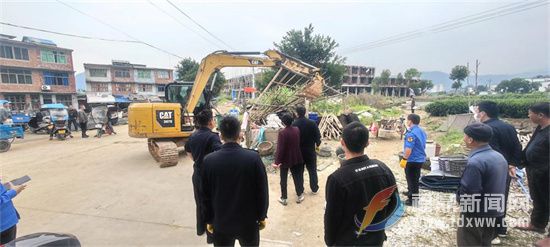 拆！背街小巷拆違建，破而后立還于民