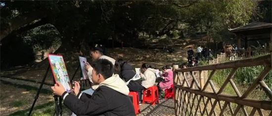 隔著屏幕游鄉(xiāng)村！有點(diǎn)意思~