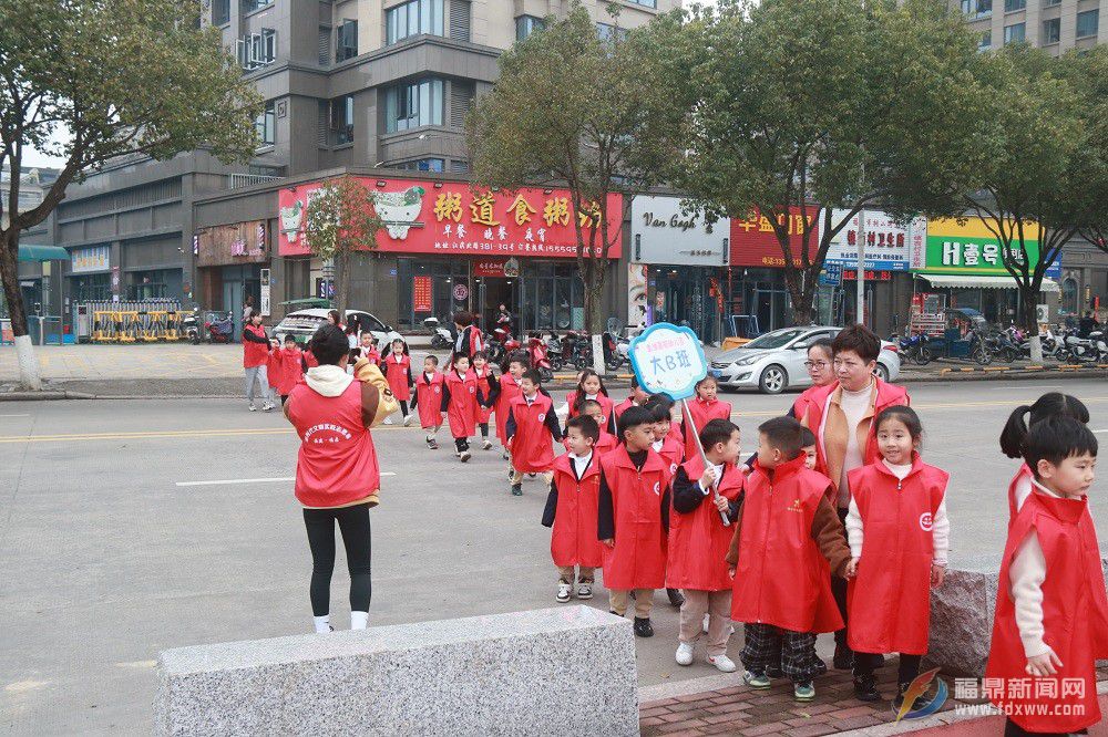 鎮邊社區：學雷鋒精神 樹文明新風