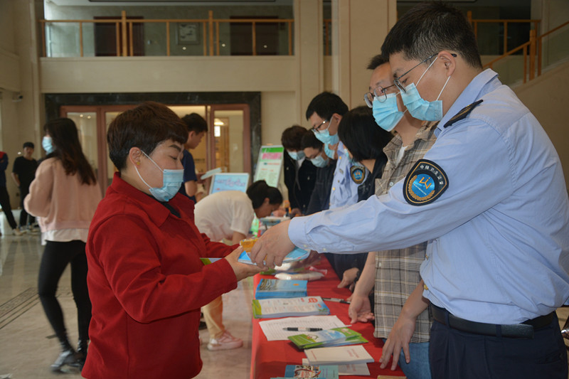 我市多部門聯合開展《職業病防治法》宣傳周主題宣傳活動