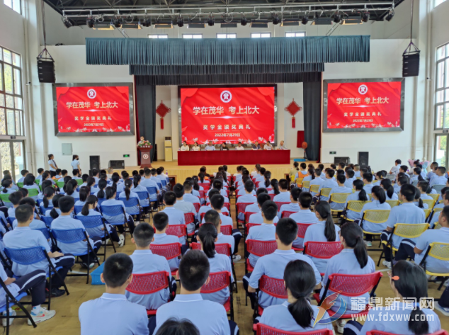 2名北大學子回母校分享經驗