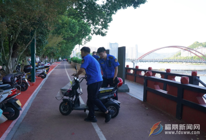 市城市管理局：增設停車位 讓非機動車停放更“到位”