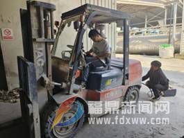 福鼎生態環境局開展轄區內非道路移動機械編碼登記和尾氣抽測工作