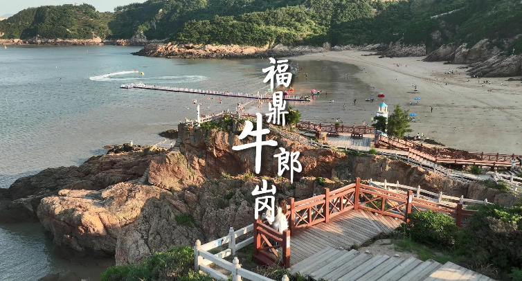 我們喜歡盛夏，就是因為它和青春一樣熱情又濃烈。那就用一場海邊盛夏的#畢業之旅，來給真誠熱烈的青春畫上句號吧