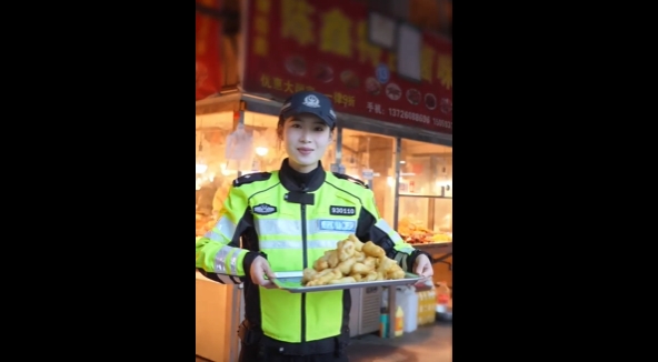 福鼎警花為文旅上分！福建福鼎邀您品舌尖美食，做交通文明使者！