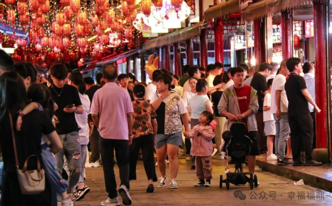 國慶假期，他們都來福鼎逛吃???逛吃???逛吃~