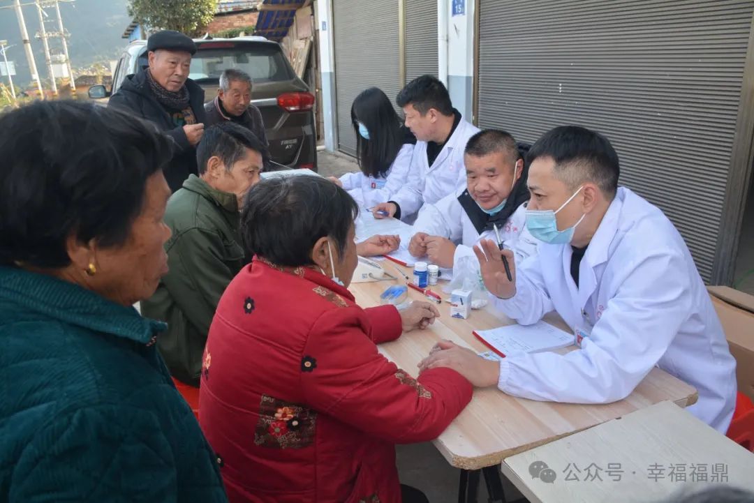 “微診室”送醫(yī)入村！冬日暖心