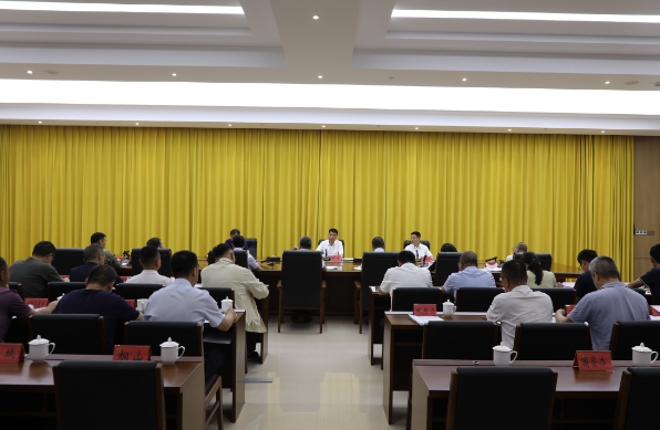 林青主持召開(kāi)市委常委會(huì)會(huì)議