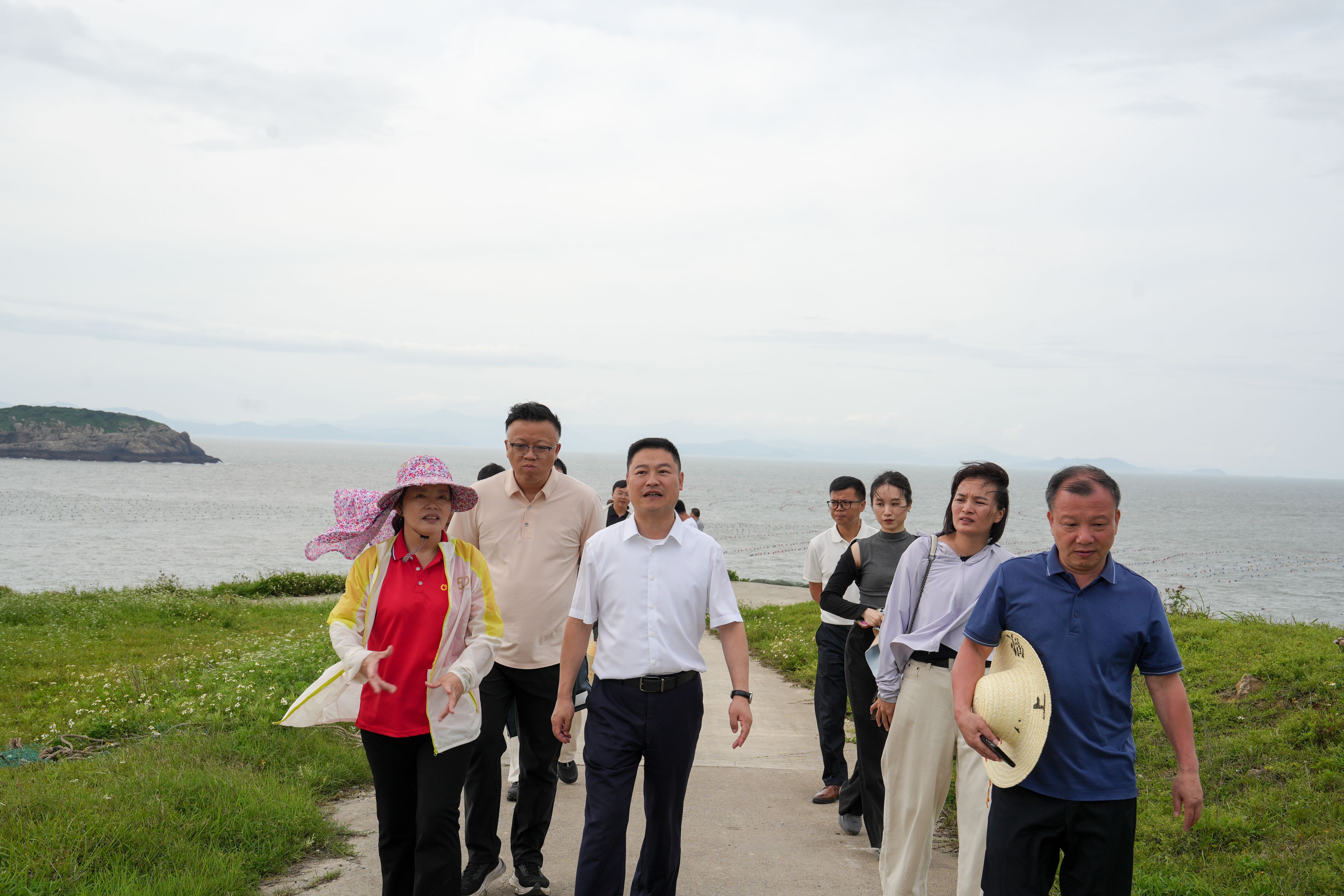 葉浩文赴臺山島、東星島開展“四下基層”調研